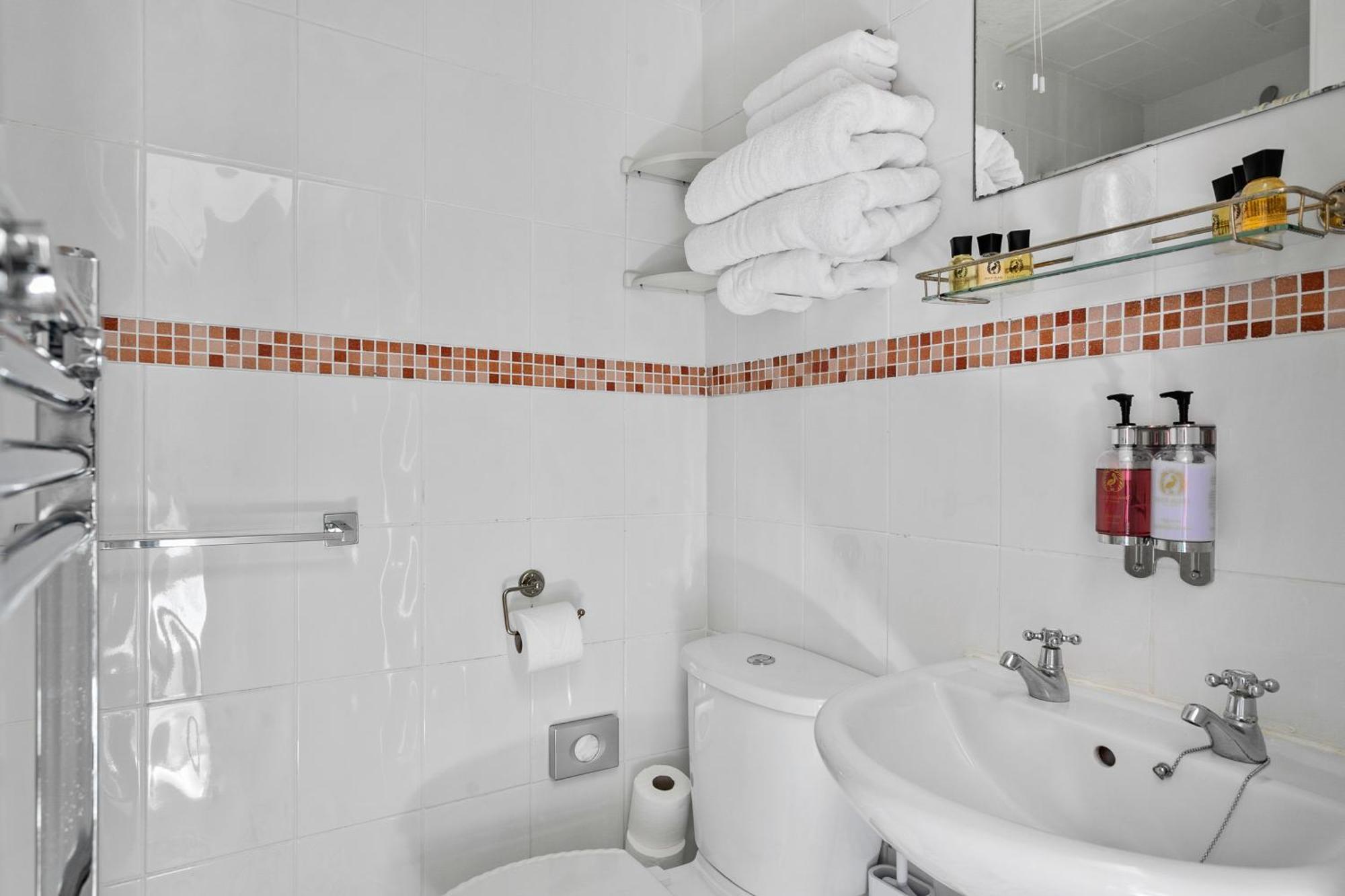 The Station Guest House Galmpton Ngoại thất bức ảnh